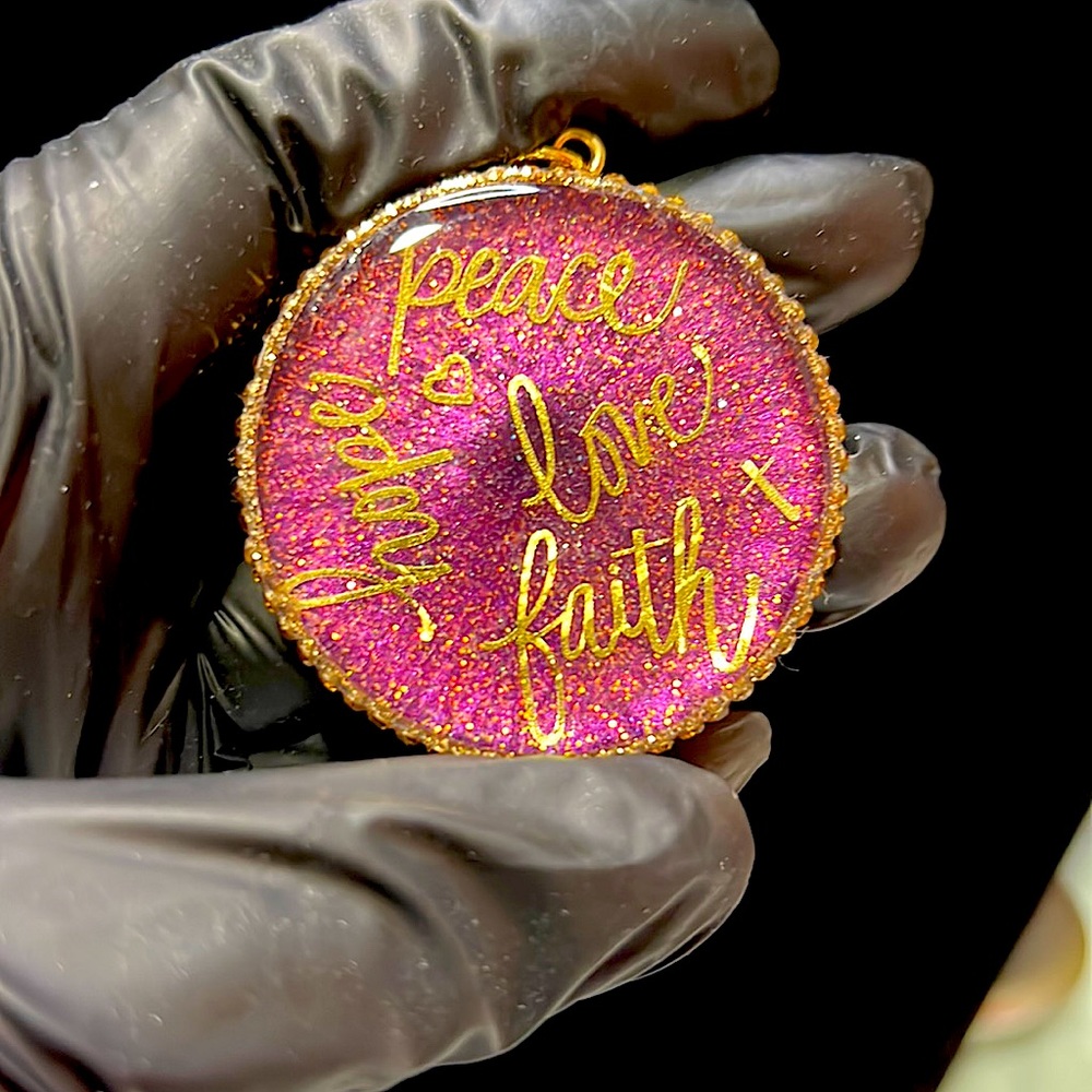 Resin keychain: “Peace, Hope, Love, Faith”